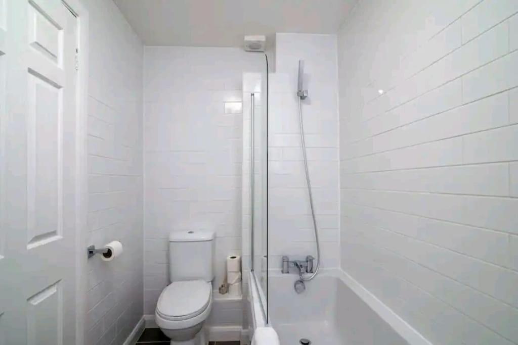 Quiet 4 Bedroom House Between Camden & Kings Cross Лондон Екстериор снимка