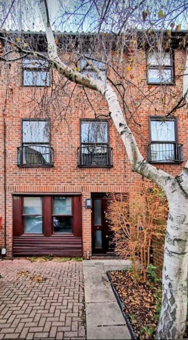 Quiet 4 Bedroom House Between Camden & Kings Cross Лондон Екстериор снимка
